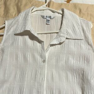Croft & Barrow Cream Sleeveless Button‎ Down Shirt
